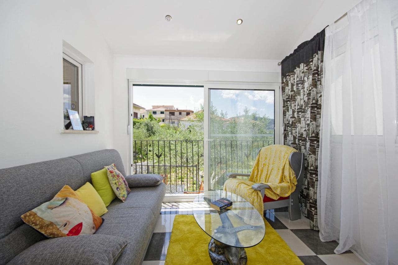 Holiday House With Wifi Trogir - 15319 Exterior photo